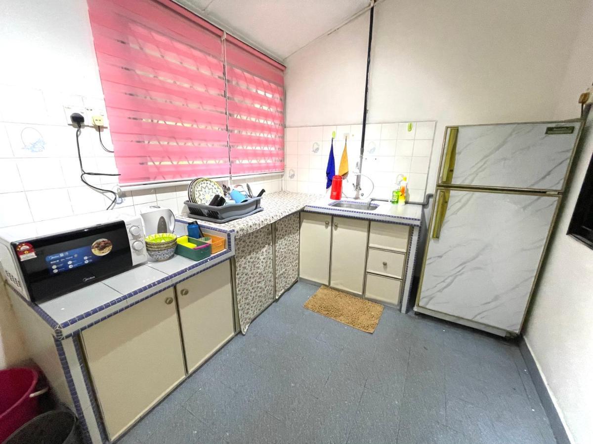 Heritage Cozy Entire 3 Bedroom House At Kijang Alma 메르타잠 외부 사진