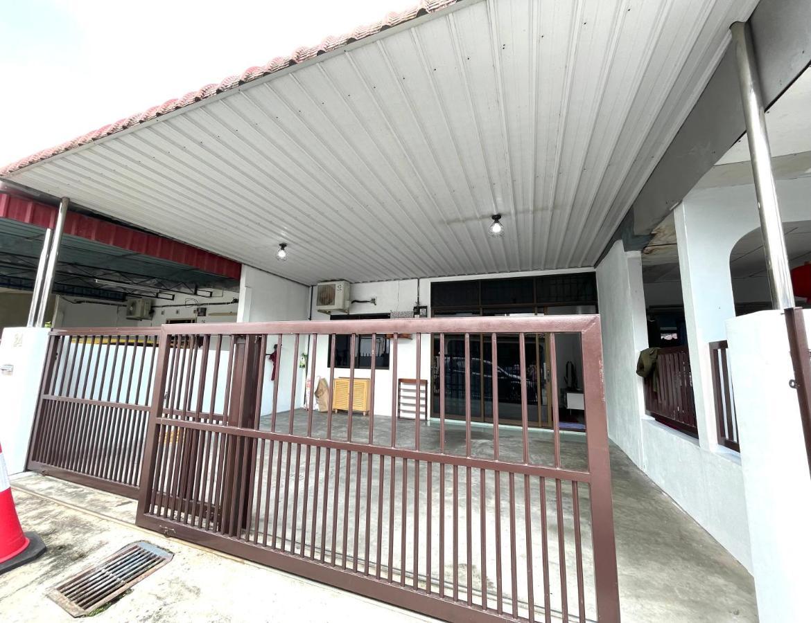 Heritage Cozy Entire 3 Bedroom House At Kijang Alma 메르타잠 외부 사진