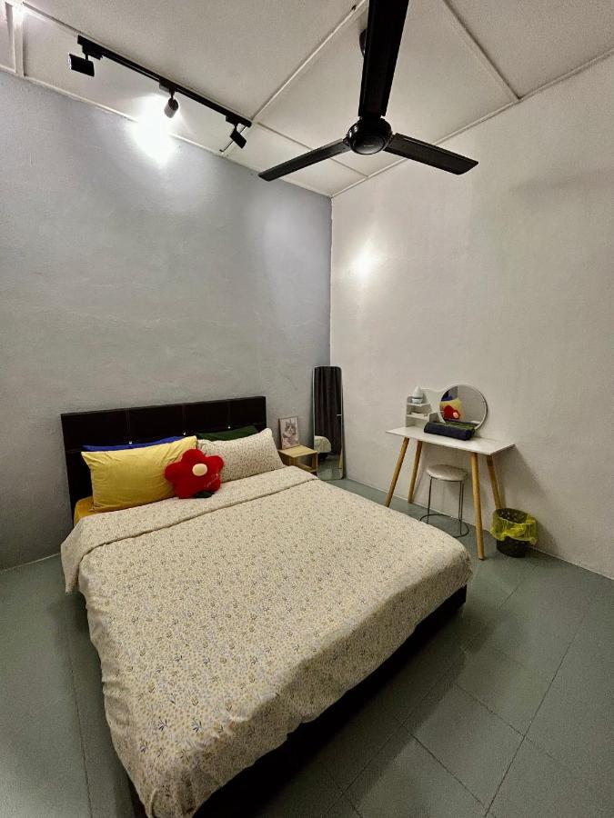 Heritage Cozy Entire 3 Bedroom House At Kijang Alma 메르타잠 외부 사진