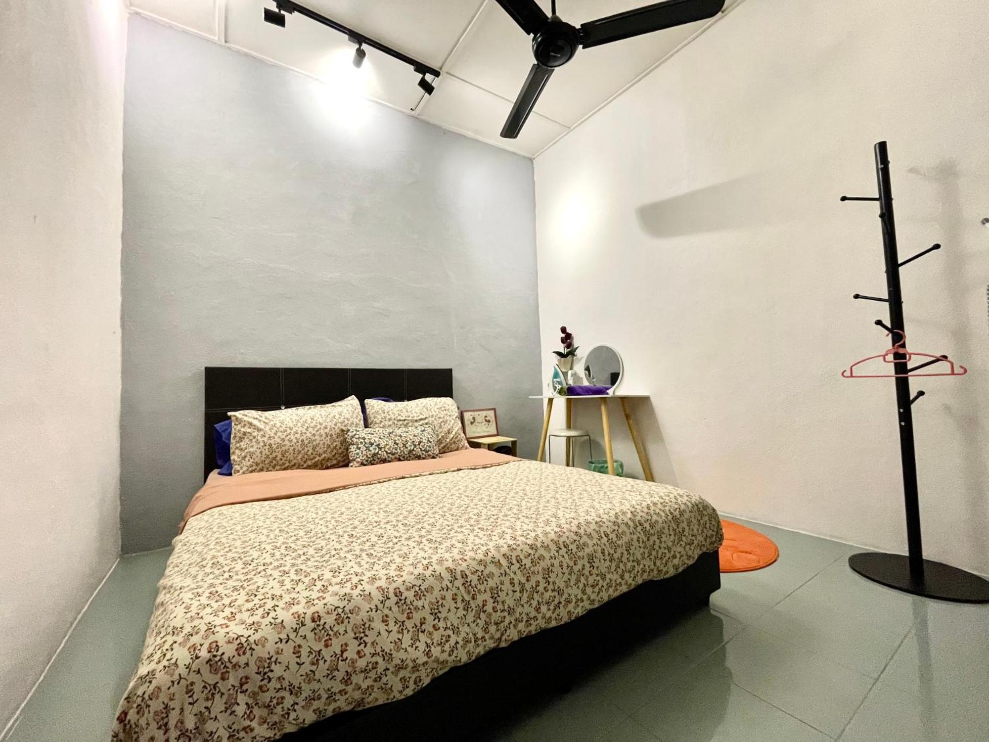 Heritage Cozy Entire 3 Bedroom House At Kijang Alma 메르타잠 외부 사진